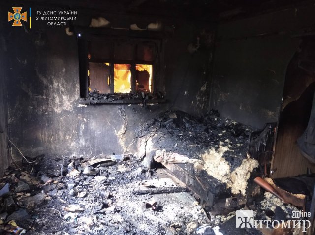 У селі Брусилівської громади через куріння чоловік спалив будинок. ФОТО