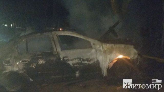 Рятувальник з Коростеня розповів, як голіруч розбирали завали палаючого гаража після бомбардування, де сиділи діти. ФОТО