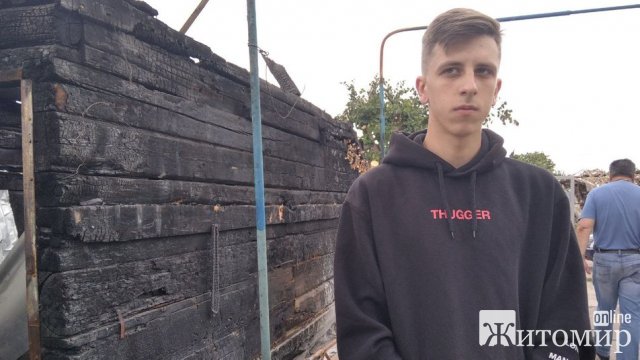 Рятувальник з Коростеня розповів, як голіруч розбирали завали палаючого гаража після бомбардування, де сиділи діти. ФОТО