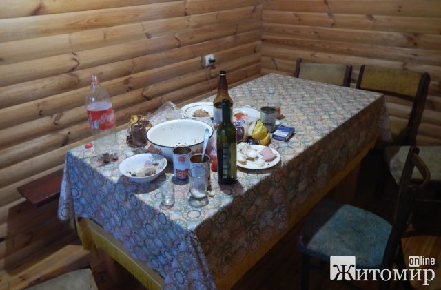 У селі Брусилівського району під час застілля 58-річний квартирант вистрелив у господаря, чоловік помер. ФОТО