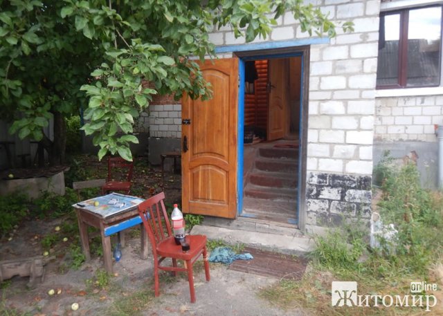 У селі Брусилівського району під час застілля 58-річний квартирант вистрелив у господаря, чоловік помер. ФОТО