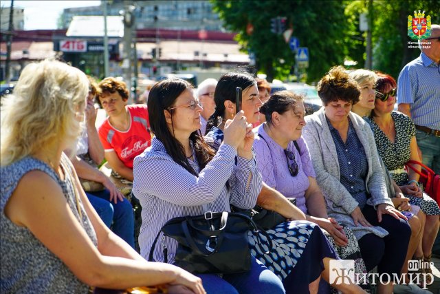 115-ту річницю від дня народження Олега Ольжича у Житомирі відзначили декламуванням віршів та покладанням квітів. ФОТО