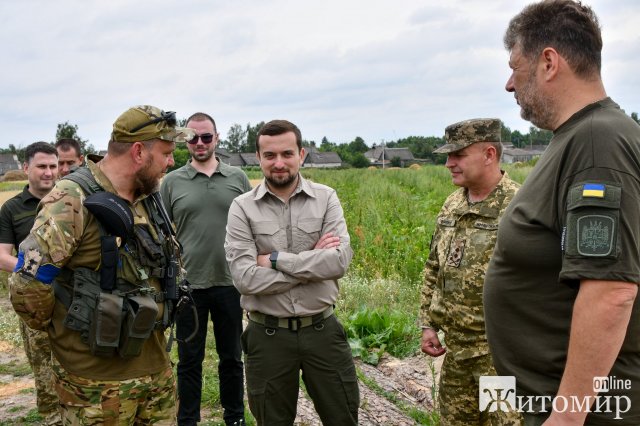 Заступник керівника Офісу президента подивився, як на Житомирщині укріплюють державний кордон між Україною та білоруссю. ФОТО