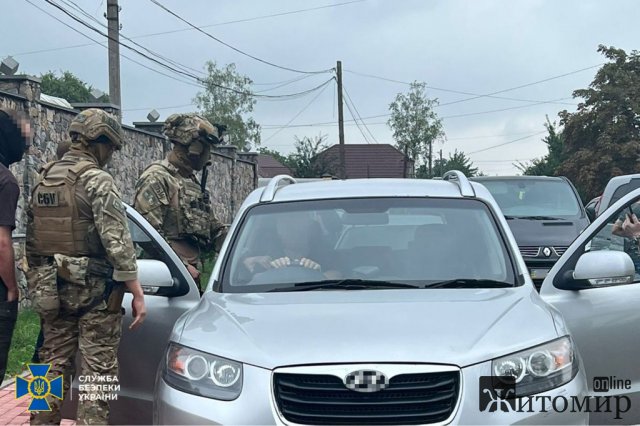 У Житомирі СБУ викрила масштабну схему продажу автомобілів, які ввозили в Україну під виглядом гумдопомоги. ФОТО