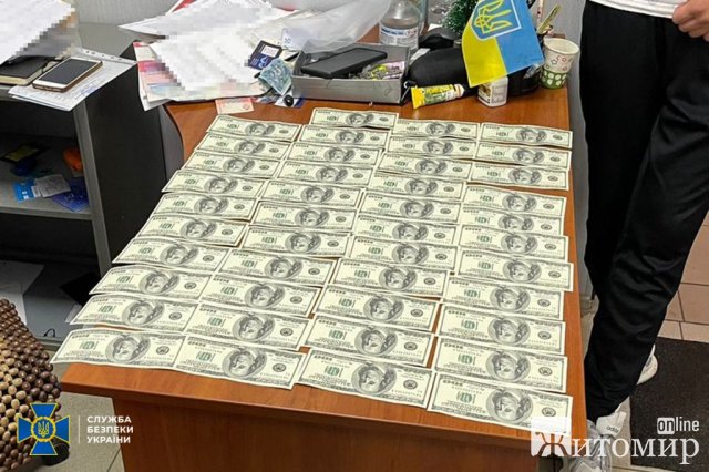 У Житомирі СБУ викрила масштабну схему продажу автомобілів, які ввозили в Україну під виглядом гумдопомоги. ФОТО