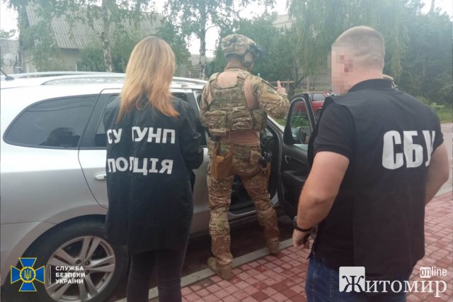 У Житомирі СБУ викрила масштабну схему продажу автомобілів, які ввозили в Україну під виглядом гумдопомоги. ФОТО