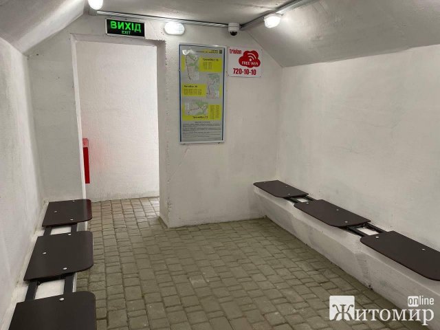 У Харкові відкрили першу автобусну зупинку-укриття