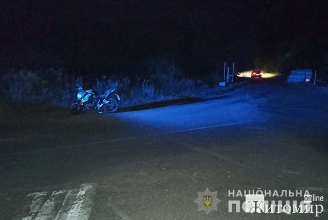 У селі біля Житомира мотоцикл з’їхав у кювет: водій двоколісника та 15-річна пасажирка у лікарні. ФОТО