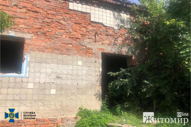 Влада одного з міст Житомирщини вирішила «обмінятися» земельну ділянку вартістю 1,48 млн грн на руїни заводу. ФОТО