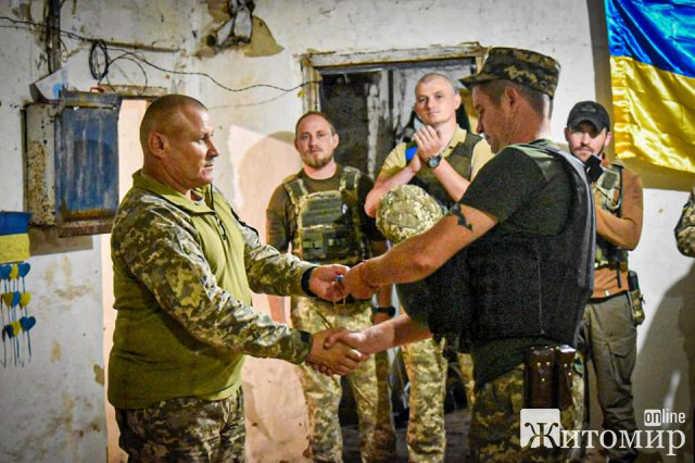 Воїнам 30-ї Новоград-Волинської бригади вручили державні нагороди та відомчі відзнаки з нагоди Дня Незалежності