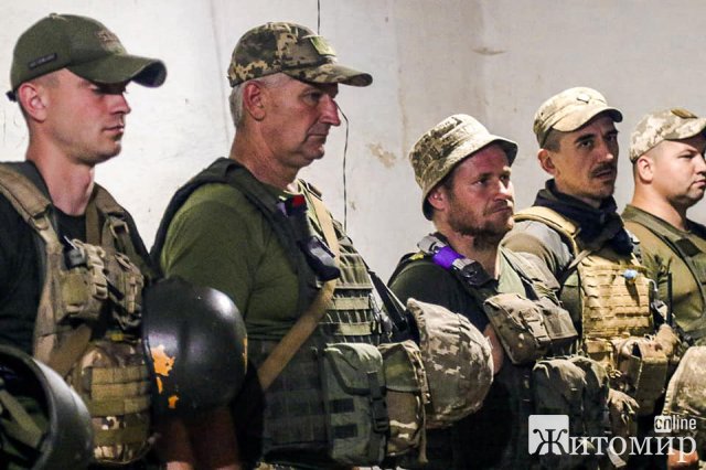 Воїнам 30-ї Новоград-Волинської бригади вручили державні нагороди та відомчі відзнаки з нагоди Дня Незалежності
