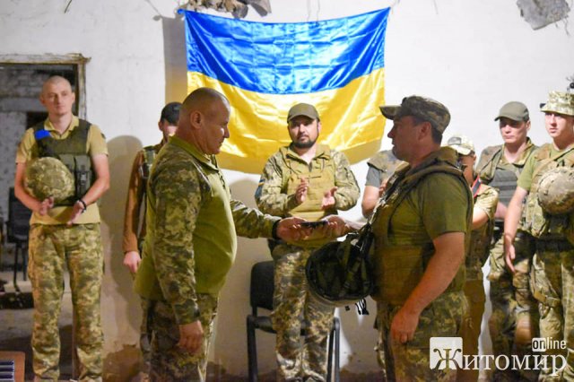 Воїнам 30-ї Новоград-Волинської бригади вручили державні нагороди та відомчі відзнаки з нагоди Дня Незалежності