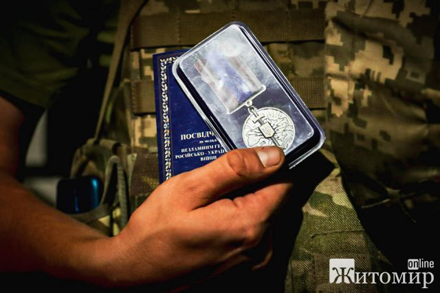 Воїнам 30-ї Новоград-Волинської бригади вручили державні нагороди та відомчі відзнаки з нагоди Дня Незалежності