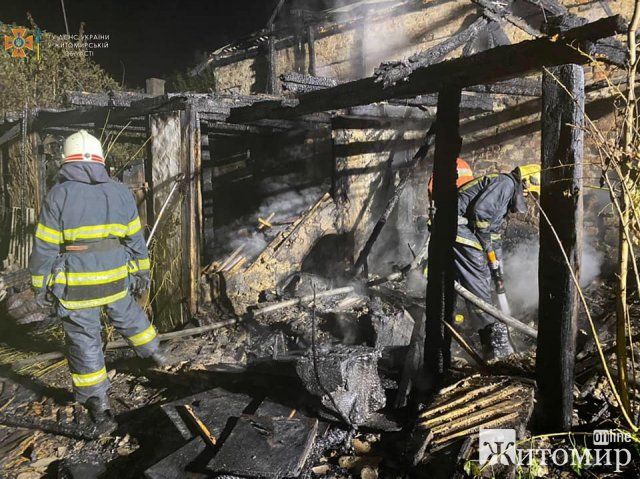 На Богунії в Житомирі горів приватний будинок. ФОТО