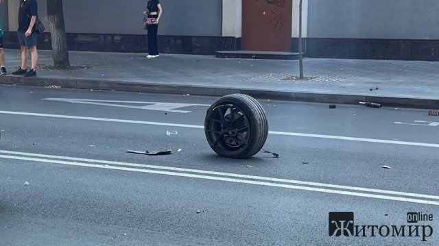 ДТП на Театральній у Житомирі: в двох автівок відлетіли колеса. ФОТО