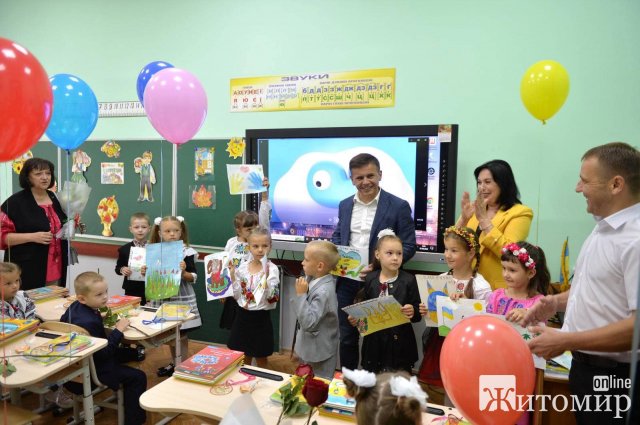 Свято Першого дзвоника в учнів житомирського №25-го ліцею. ФОТО