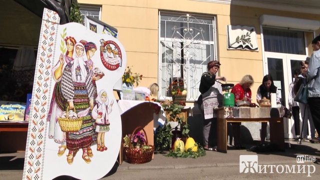 Як у Коростені провели благодійний фестиваль дерунів. ФОТО