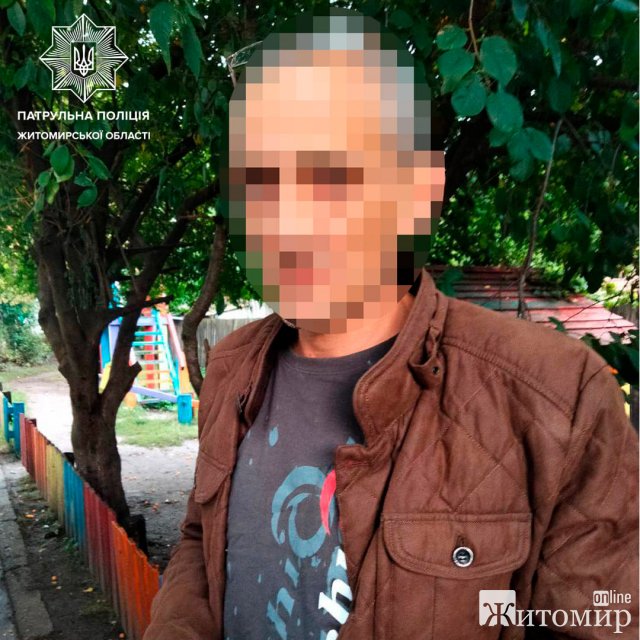 На Князів Острозьких в Житомирі патрульні затримали чоловіків, які скупились з чужою банківською карткою. ФОТО