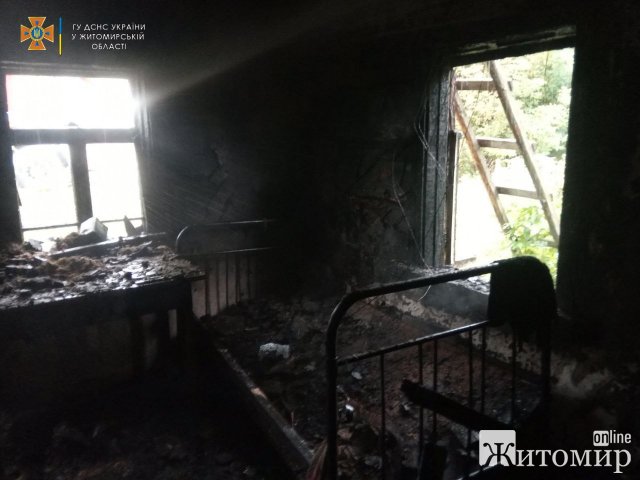 Минулої доби в Пряжеві палав дах будинку, а селі Коростенського району горіли речі домашнього вжитку. ФОТО