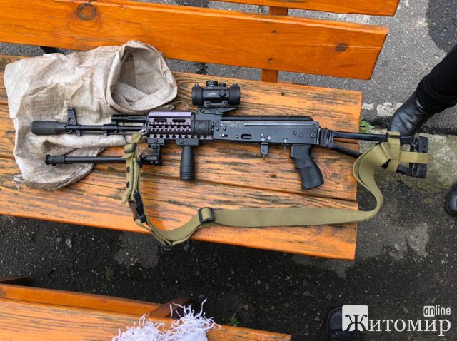 У жителя одного з сіл Бердичівського району поліцейські вилучили зброю та боєприпаси. ФОТО