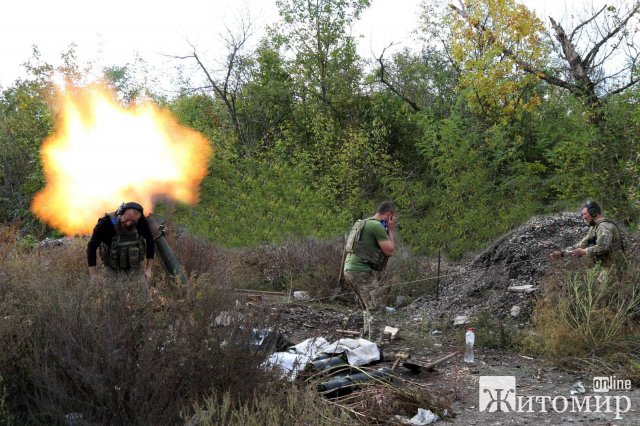 Бійці Новоград-Волинської бригади показали, як повертають окупантам снаряди, залишені ними на Ізюмському напрямку. ФОТО