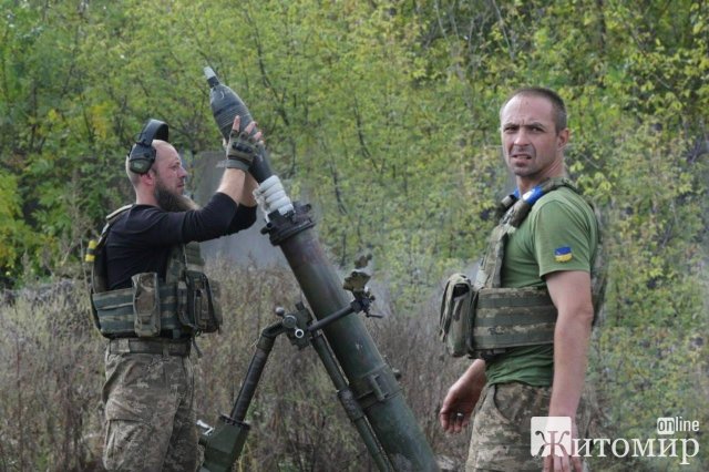 Бійці Новоград-Волинської бригади показали, як повертають окупантам снаряди, залишені ними на Ізюмському напрямку. ФОТО