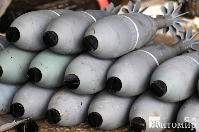 Бійці Новоград-Волинської бригади показали, як повертають окупантам снаряди, залишені ними на Ізюмському напрямку. ФОТО