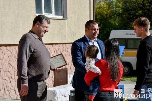 На Житомирщині переселенцям дали 8 соцквартир, які купили за кошти держбюджету. ФОТО