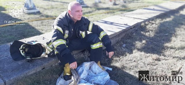 Рятувальники показали, як гасили пожежу після ракетного удару по Житомиру. ФОТО