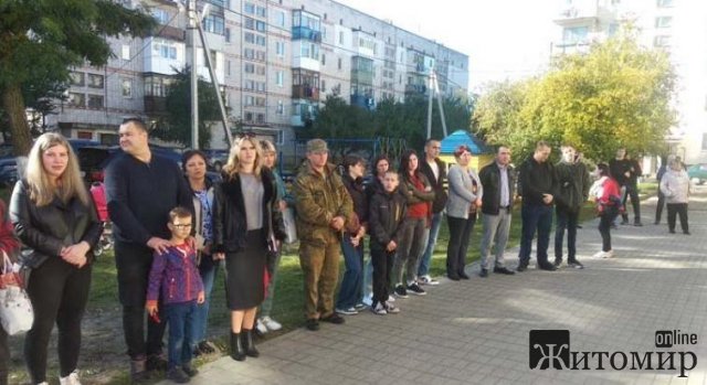 Жителі селища в Житомирській області запевняють, що переселенці не живуть у квартирах, які нещодавно отримали