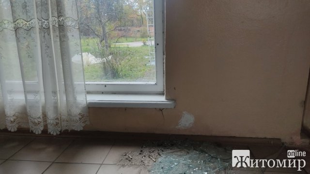 У Житомирі ракетний удар знову пошкодив будівлю однієї зі шкіл. ФОТО