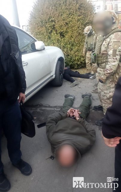 У Вінниці затримали чоловіків, які тримали в підвалі та вимагали 230 тис. грн у жителя Житомирської області. ФОТО. ВІДЕО