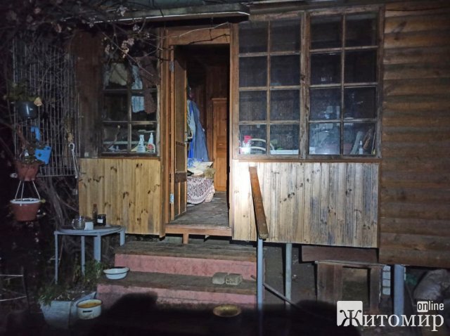 У селі поблизу Житомира чоловік під час суперечки з "товаришем" дістав гранату: осколкові поранення отримає обоє. ФОТО