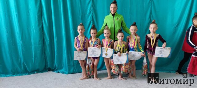 Юні житомирські гімнастки взяли участь чемпіонаті з художньої гімнастики «З Україною в серці» на підтримку ЗСУ в Хмельницькому