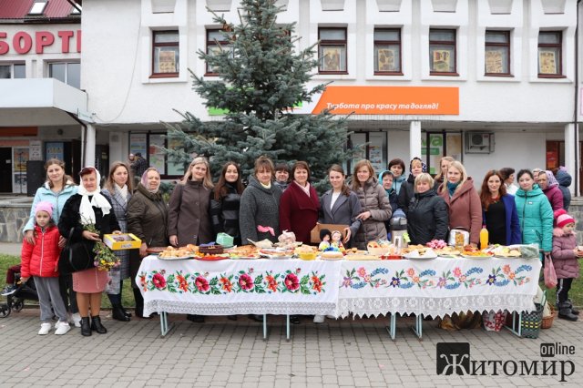 У місті на півночі Житомирщини провели благодійний ярмарок на підтримку ЗСУ. ФОТО