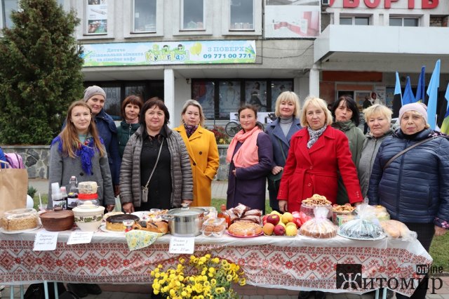 У місті на півночі Житомирщини провели благодійний ярмарок на підтримку ЗСУ. ФОТО