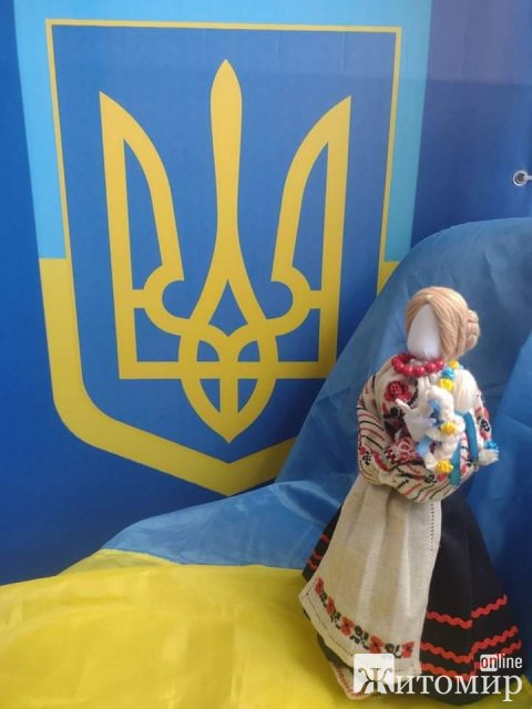 Майстриня з Овруччини робить обереги для ЗСУ. ФОТО