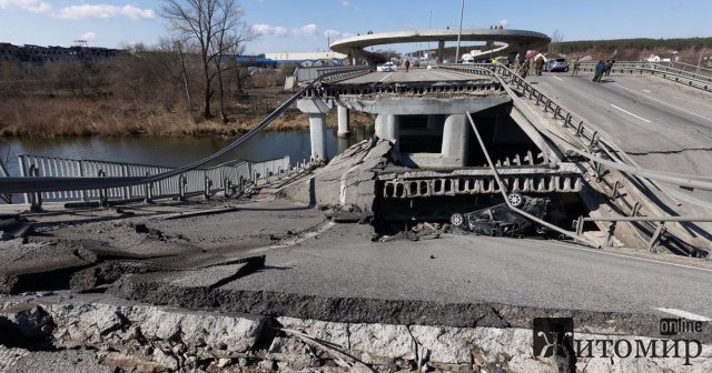 Зруйнований окупантами міст на автодорозі Житомир-Київ - відбудували. ФОТО