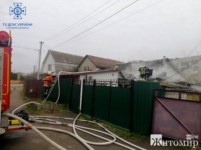 У Житомирі в багатоповерхівці горіла квартира, а в селі Миропольської громади - автомобіль. ФОТО