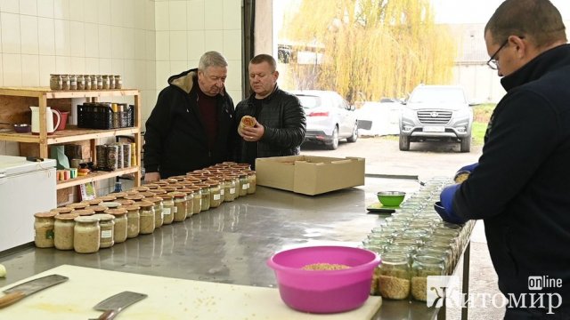 За пів року двоє любарчан виготовили для військових ЗСУ майже 15 000 банок м