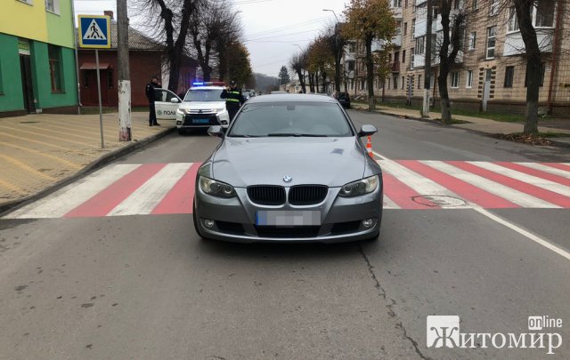 У Звягелі на пішохідному переході BMW збив 59-річного чоловіка. ФОТО