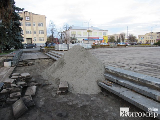 Як відновлюють Малин після авіаударів. ФОТО