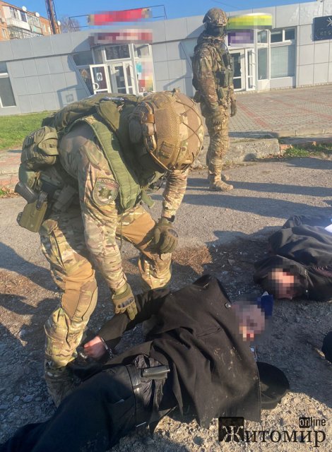 У Бердичеві затримали двох чоловіків, які "вибивали" неіснуючий борг. ФОТО. ВІДЕО