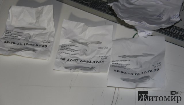 У Житомирі на Київській та Покровській поліцейські припинили роботу двох гральних закладів. ФОТО