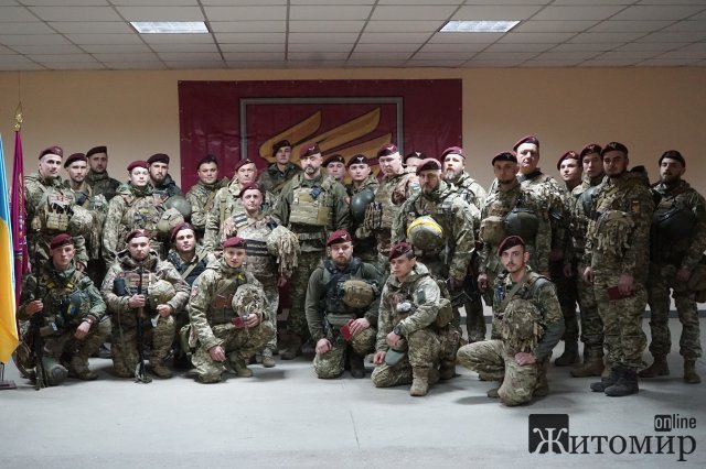 Військові житомирської 95-ки урочисто отримали відзнаки Міністерства оборони. ФОТО