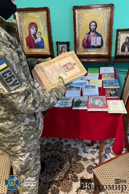 На територіях Печерської Лаври, Свято-Троїцького монастиря та Сарненсько-Поліської єпархії виявили проросійську літературу, 2 млн грн та рублі. ФОТО