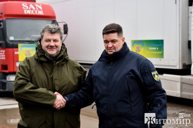 З Житомирщини на Херсонщину відвезли 165 тонн гуманітарного вантажу: продукти, вода, медикаменти. ФОТО