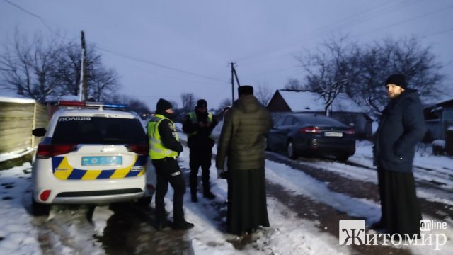 Увечері в Сінгурах жителі села блокували місцеву церкву – вимагали переходу до ПЦУ. ФОТО