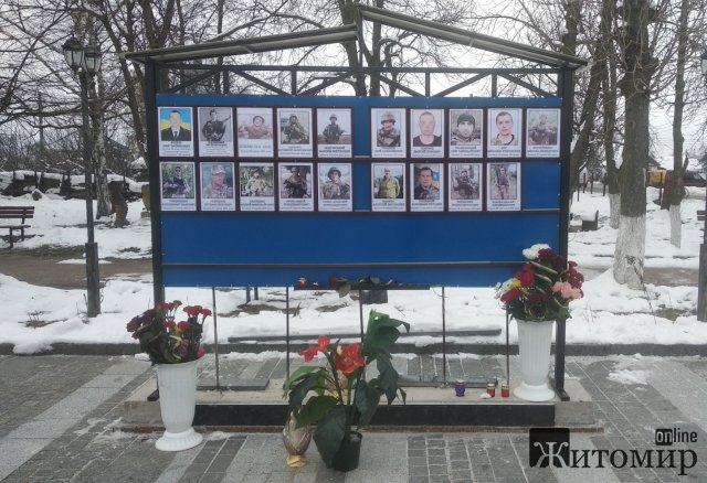 У селищі Житомирської області відкрили меморіальну дошку загиблим воїнам в російсько-українській війні. ФОТО