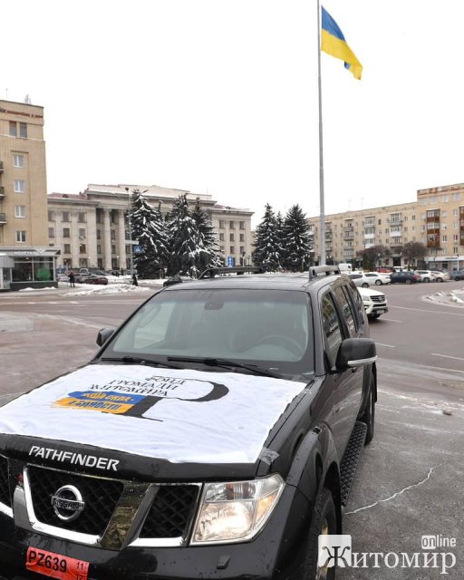 Збройним силам України в Житомирі передали дві автівки. ФОТО